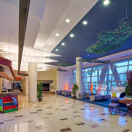 Resort La Blanche & 5*