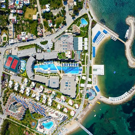 Resort La Blanche & 5*