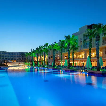 Semesteranläggning (resort) La Blanche & 5*